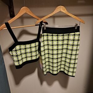 NWT Coco and Shay 2 Piece Skirt and Top Set..Size LG (md). Woven Knit Halter